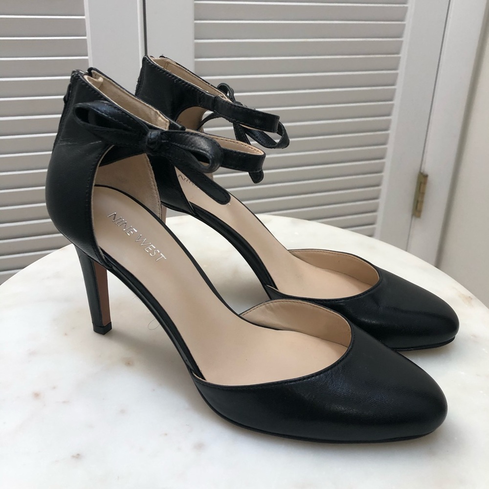 Black Nine West closed toe heels